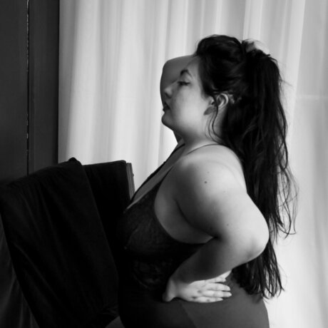 Karen star sexy image