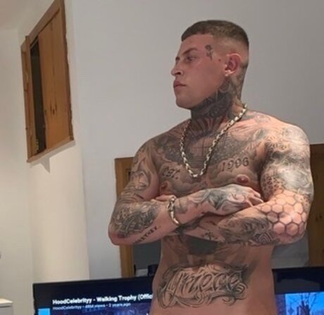 Josh thomas model naked picture