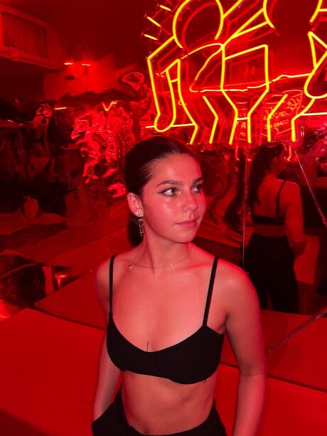 Leah whiteman sexy model img