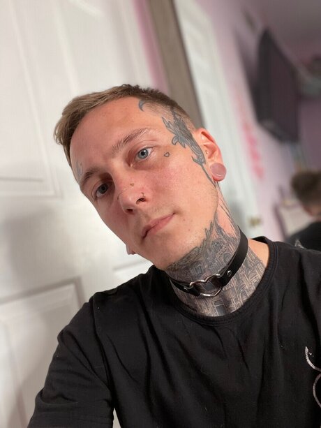 Beautiful Dead Boy adult actress img