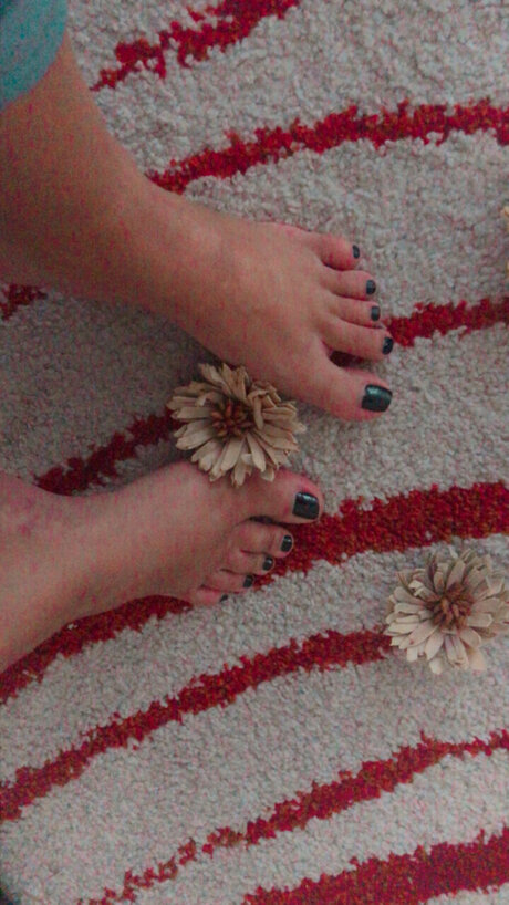 Sassyfeets erotic actress pic