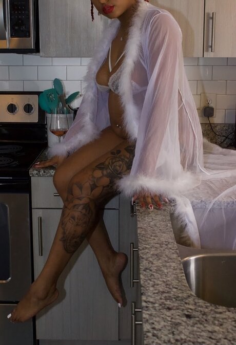 Priscilla Rose xxx model photo