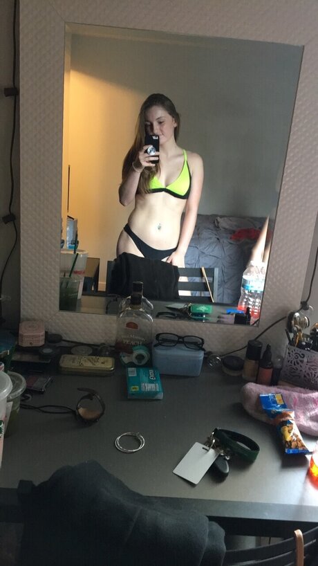 Emmy_ sexy actress img