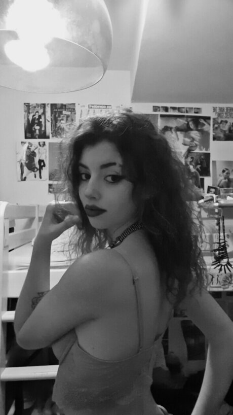 Vamp girl_ star naked pics