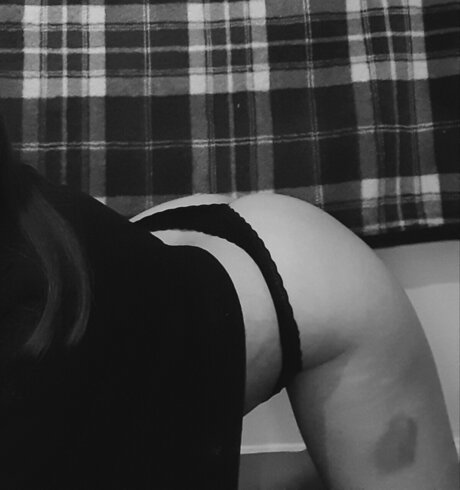 Daniellebrynae erotic model pic