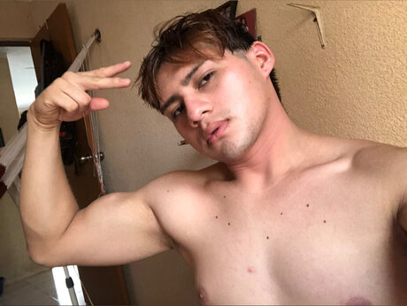 Raymundo model free photos