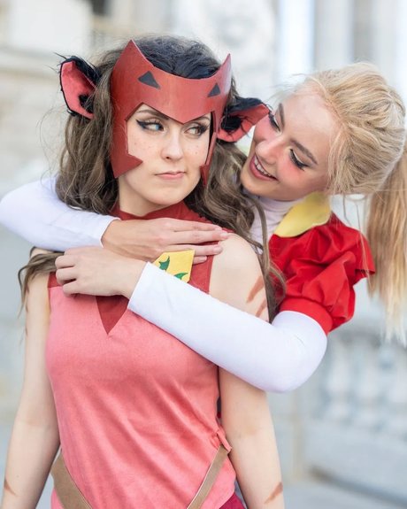 Raineemery model hot pic