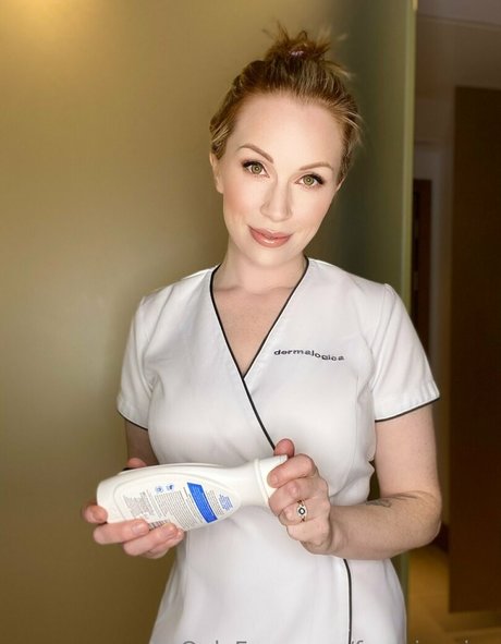 freesimwise pretty pornstar picture