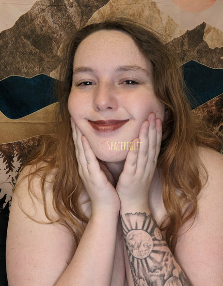 nerdynami model naked picture