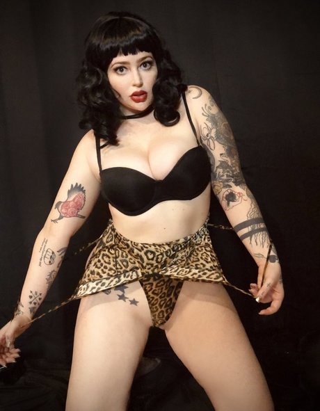 Cleodora model nude photo