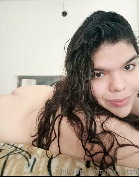 roxybitch nude model pics