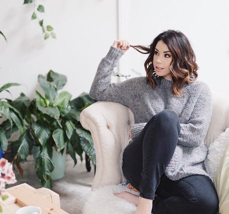 Jillian Rose Reed pretty actress images