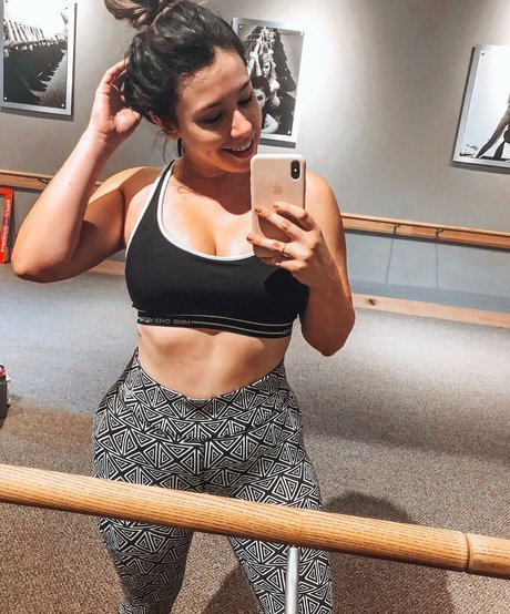 Jillian Rose Reed top actress picture