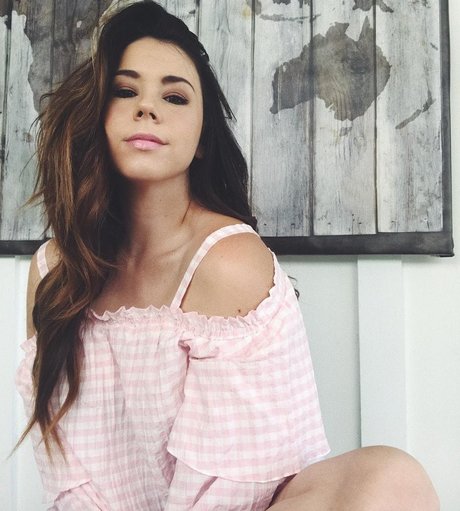 Jillian Rose Reed model perfect photos