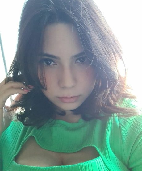 Juka Crasoves erotic actress img