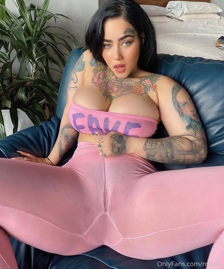 nyablu model pretty img