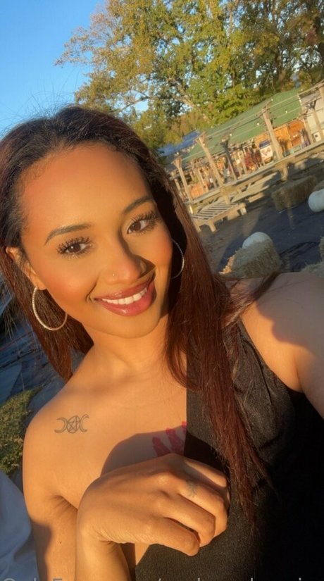 makeupbymicol model hd pic