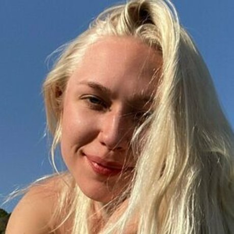 allyssaxx art model images