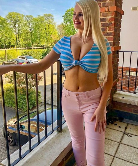 Zandra May pretty model picture