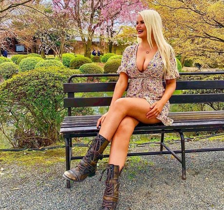 Zandra May star erotic galleries