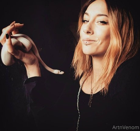 artnvenom model nudes picture