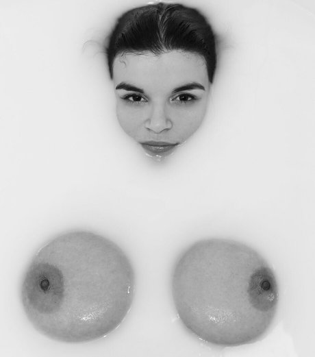 jenninoblexxx model perfect pic