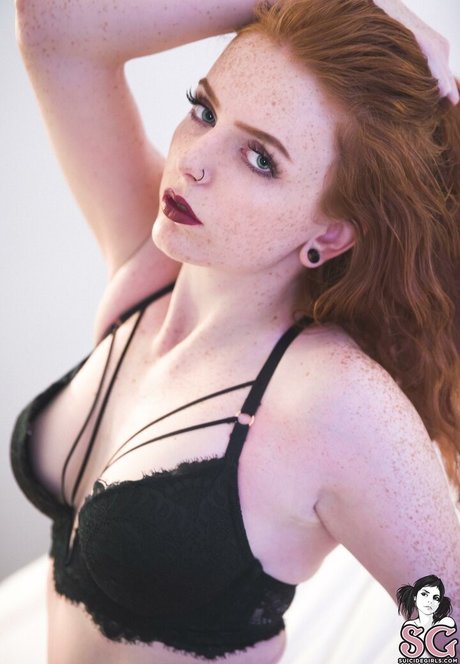 Akaivykush naked model photos