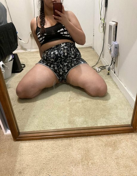 lachleamber model nude photos