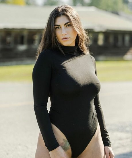 Angela Amethyst naked model pic