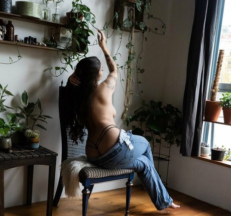 Angela Amethyst porn actress pic