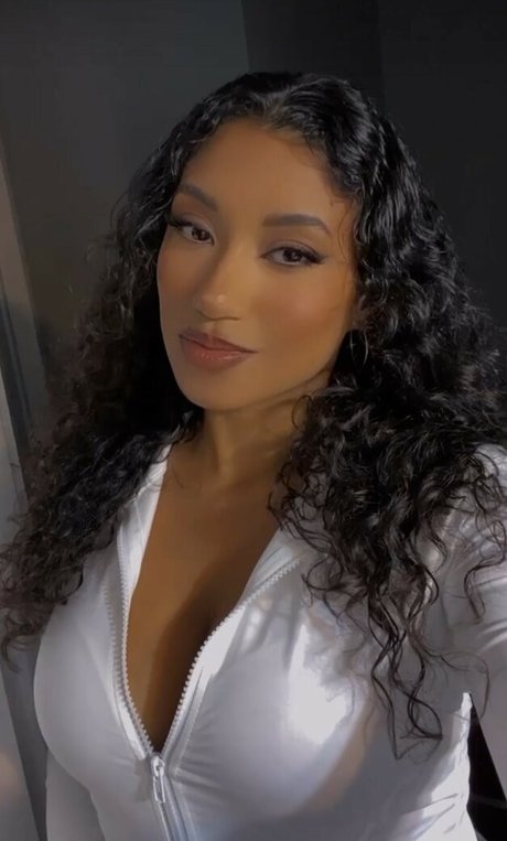 Tamia J star naked pic