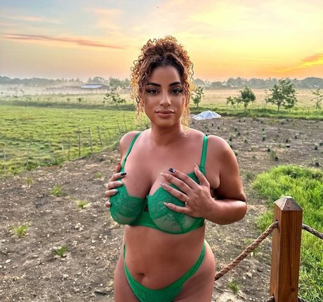 yinamenez erotic actress galleries