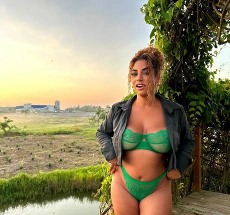 yinamenez exclusive star photos