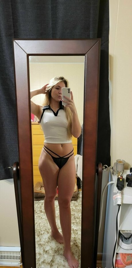 Nikkipxx naked pornstar pics