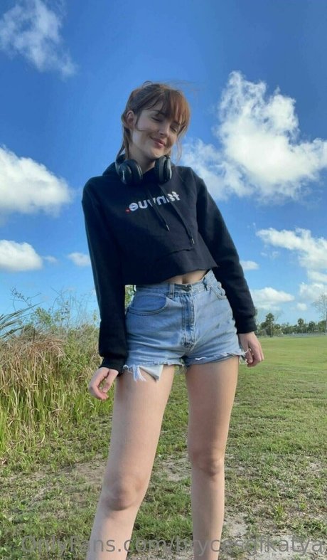 brycesgfkatya model naked photo