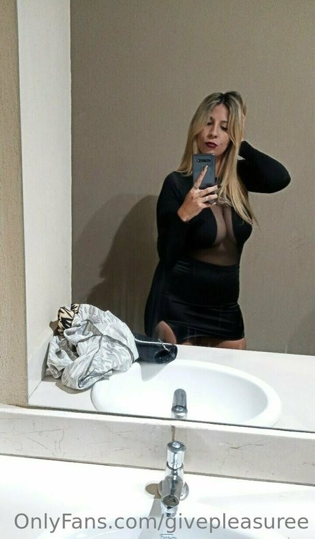 givepleasuree star pretty picture