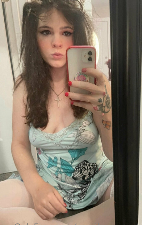 camila margot exclusive model pictures