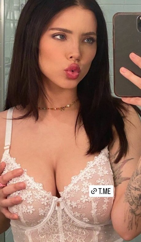 Raha Vakili nude star img