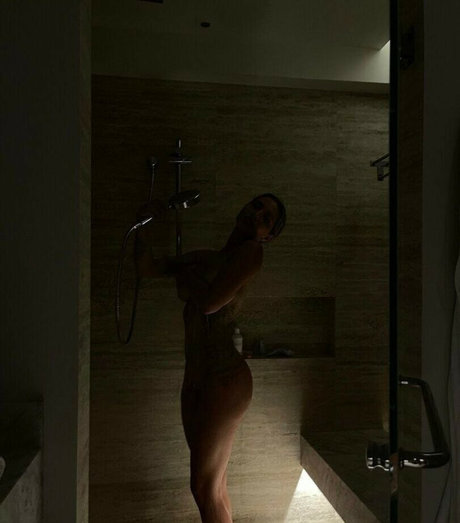 Raha Vakili adult star pictures