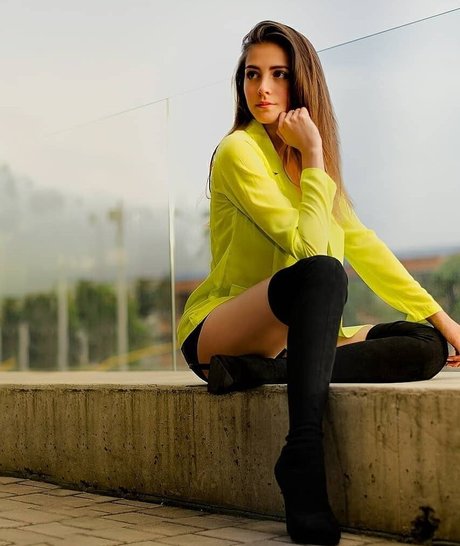 Daniela Derly hd model photo