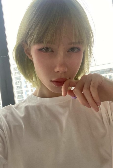 Littlething 88 nude model photos