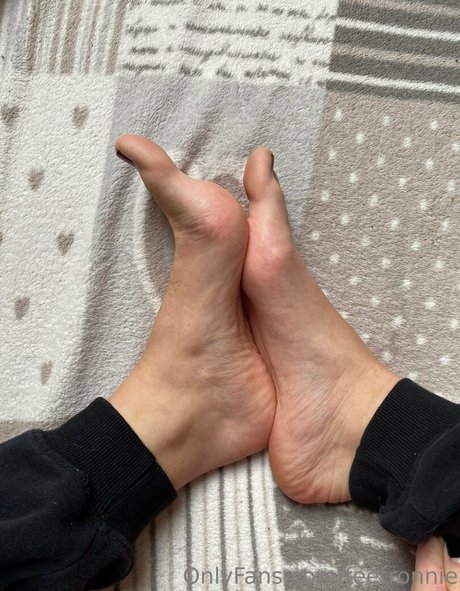 feetronnie high quality actress galleries