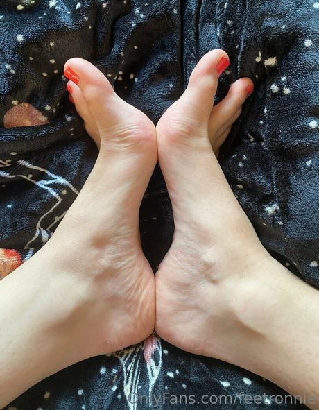 feetronnie star sexy picture