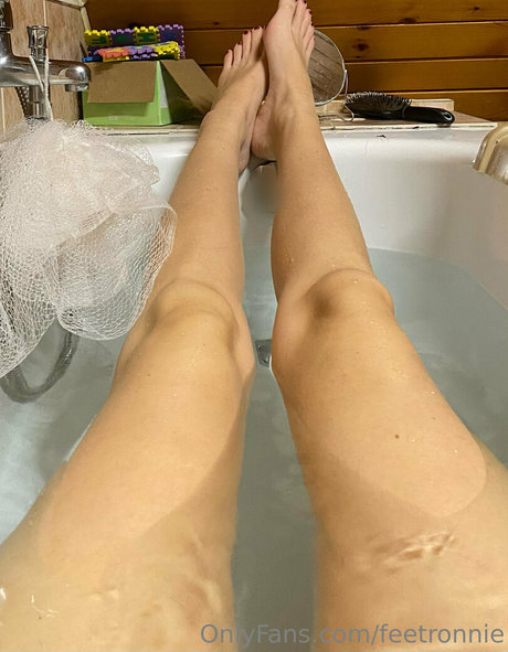 feetronnie porn star photo