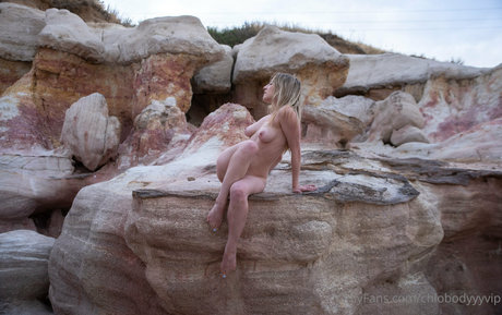 chlobodyyyvip hd pornstar photo