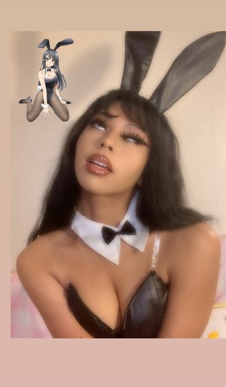 Charvotte model hd image