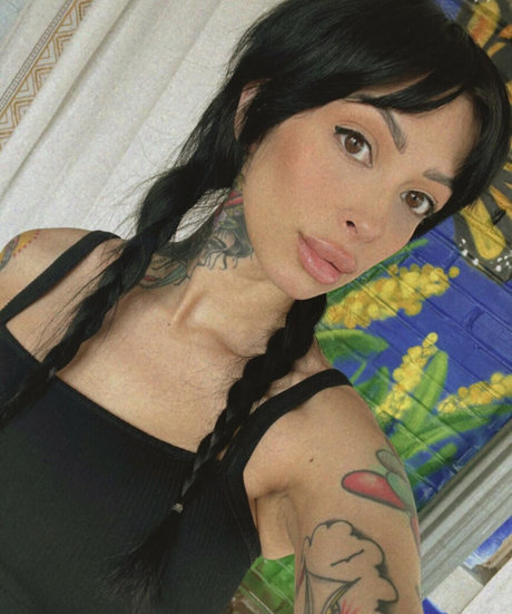 Helen Johnson exclusive model images