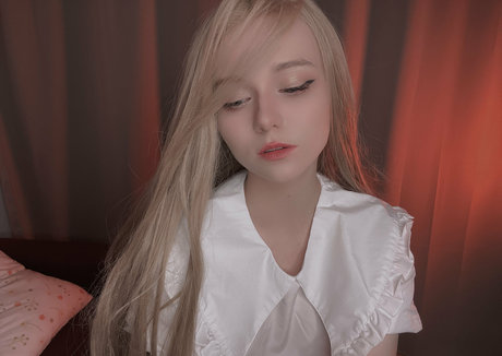 Rachel Blossom top star img