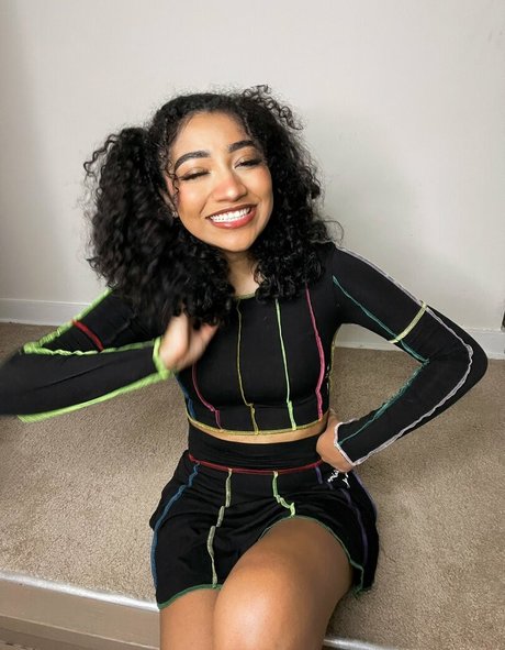 krystalogy high quality model picture