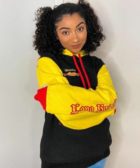 krystalogy sexy actress pics